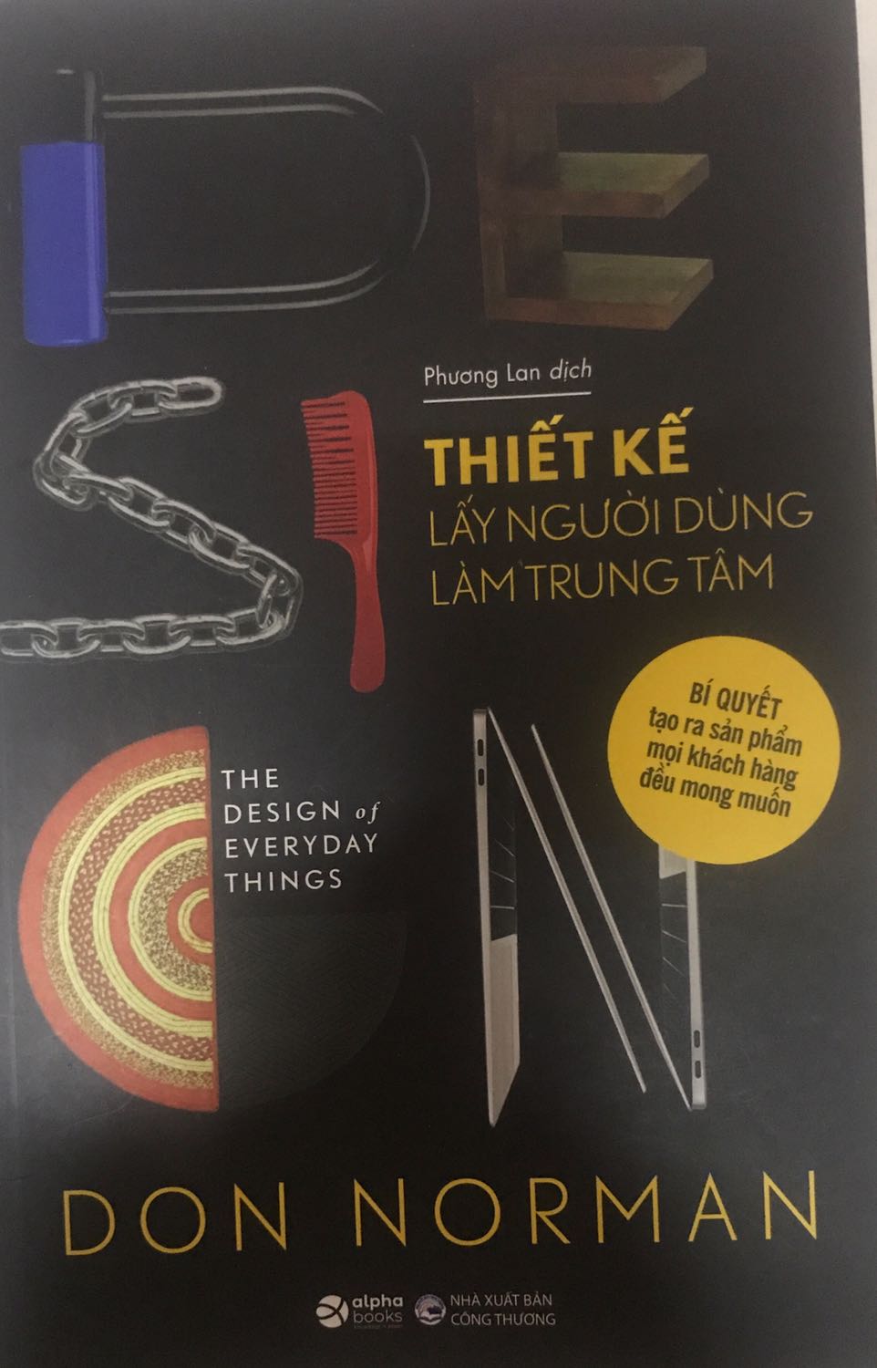 Tiki giao hàng nhanh, sách được gói cẩn thận còn nguyên seal. Bạn nào làm về thiết kế hoặc design có thể tham khảo cuốn này những lúc rảnh rỗi. Mình đọc từ từ và cảm nhận học thêm được nhiều điều.