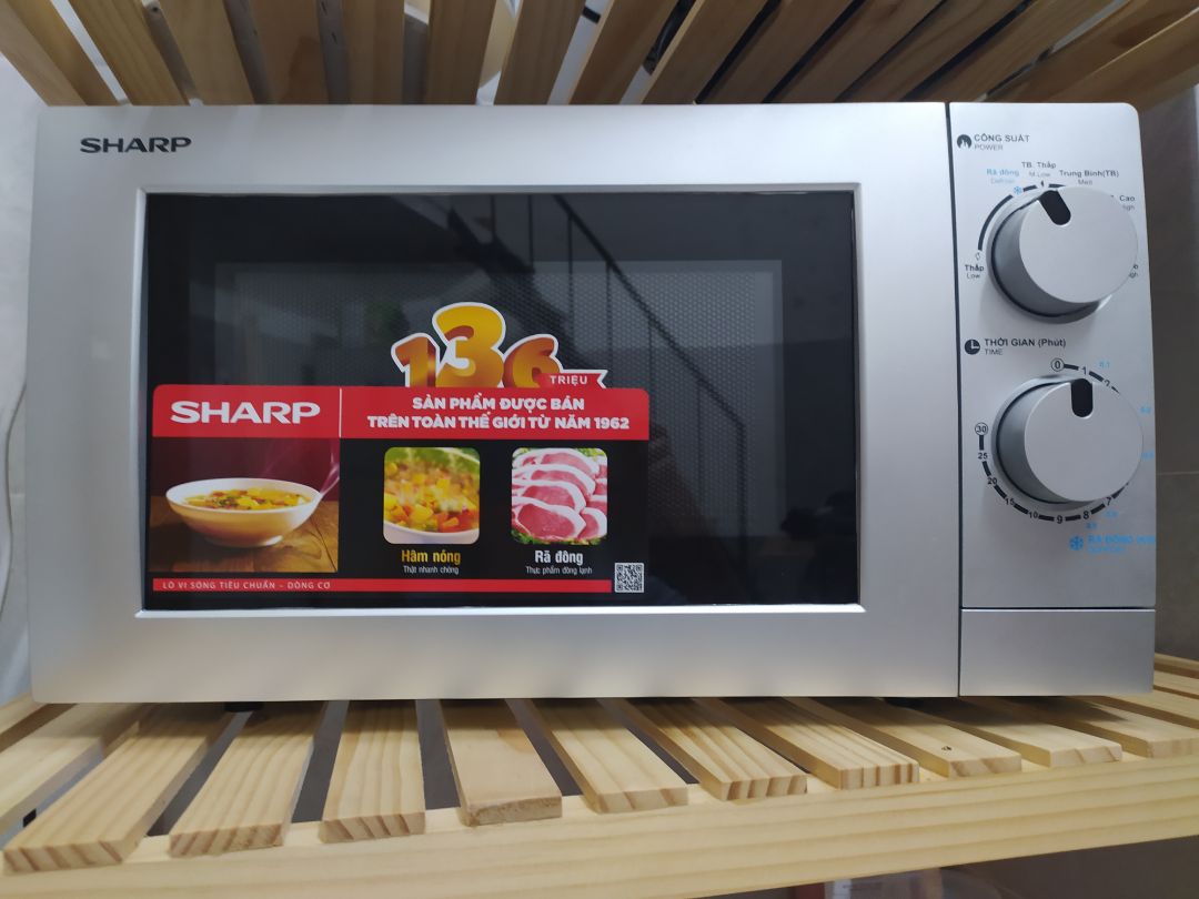Log vi sóng cơ, chú thích bằng tiếng Việt vô cùng dễ sử dụng. Từ rã đông đến hâm nóng đều hoàn hảo. Từ ngày có lò vi sóng nhà mình tiết kiệm thời gian nấu nướng nhiều, ưng nhất là rã đông trong một nốt nhạc, không cần chờ lâu lác để thức ăn rã đông như trước đây nữa Log vi sóng cơ, chú thích bằng tiếng Việt vô cùng dễ sử dụng. Từ rã đông đến hâm nóng đều hoàn hảo. Từ ngày có lò vi sóng nhà mình tiết kiệm thời gian nấu nướng nhiều, ưng nhất là rã đông trong một nốt nhạc, không cần chờ lâu lác để thức ăn rã đông như trước đây nữa