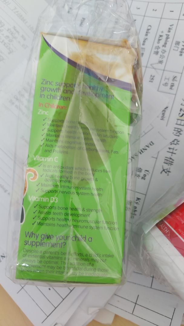 bị đổ ra. nhìn mất cảm tình quá