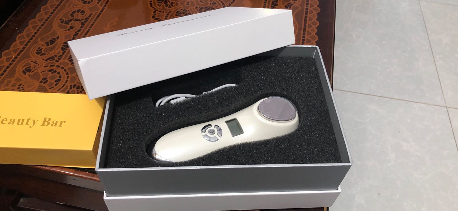 Sản phẩm trên cả sự mong đợi, chế độ nóng và lạnh đều rất ok, được tặng kèm bút masage, run mạnh đưa lên mặt quá đã. Với giá tiền này thì quá tuyệt vời. 
Thanks tiki và shop rất nhiều