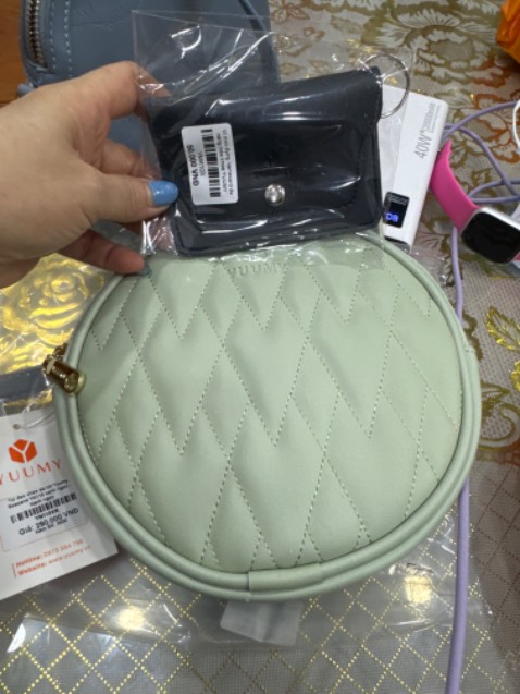 Mềm mại,nhỏ gọn,tặng thêm ví mini móc khóa nữa
Túi đẹp