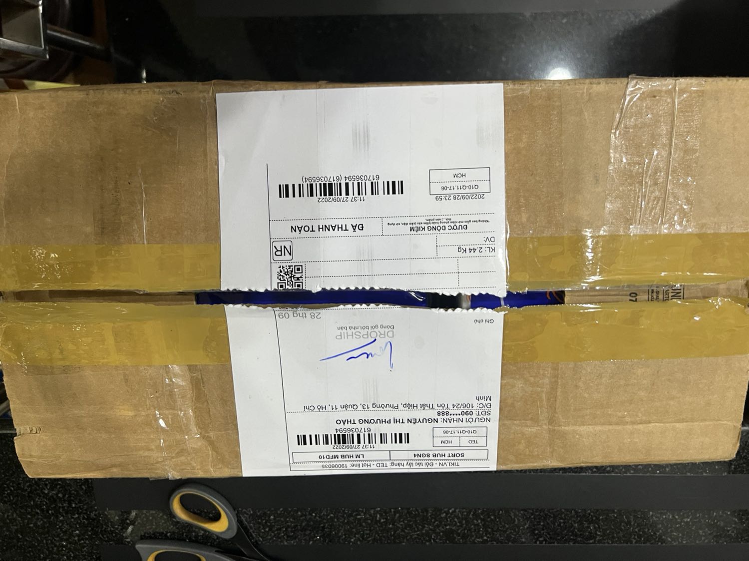 Giao không đúng sản phẩm đã đặt, vui lòng sắp xếp đổi lại giúp tôi hoặc hoàn trả tiền nếu không còn đúng loại đã đặt ban đầu.