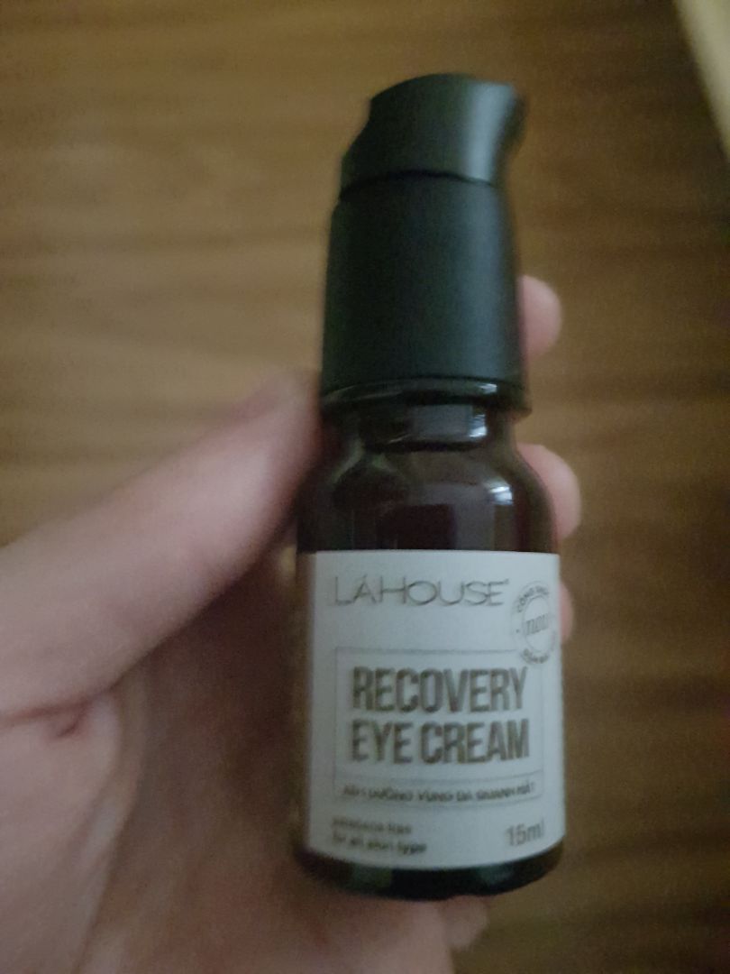 mình thích dạng hủ 10 ml như trước hơn dạng vòi 15ml này. Có tăng thêm size 20-30 ml nữa cho dạng hủ thì mình cũng mua.