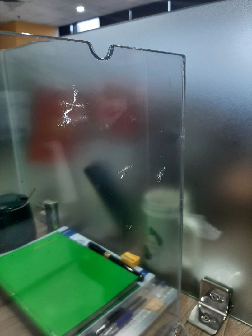 sản phẩm mặt bị mờ, xước, nứt không chắc chắn. yêu cầu tiki kiểm tra lại