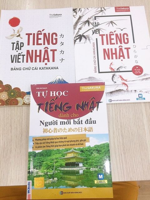Sách phù hợp với mọi đối tượng người mới bắt đầu. Học bảng chữ cái, số đếm, một số từ vựng thông dụng. Đặc biệt còn được học cùng app xịn xò của MCBooks nữa.