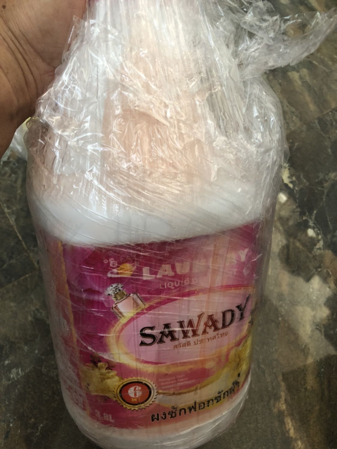 Hàng thì ok nhưng vặn nắp đóng gói kg cẩn thận bị chảy ra ngoài mong nhà cung cấp cẩn thận hơn về vấn đề nay