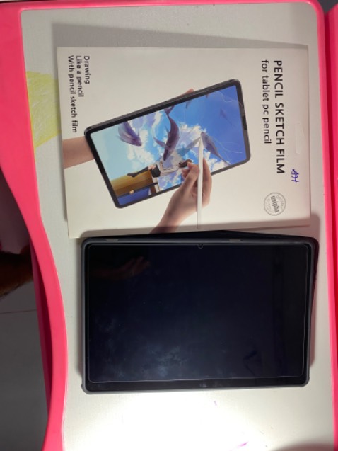 Mua 2 lần. Lần 1 OK, lần 2 giao sai sản phẩm; nhắn tin cho shop thì im ru. Miếng dán nhỏ hơn so với màn hình