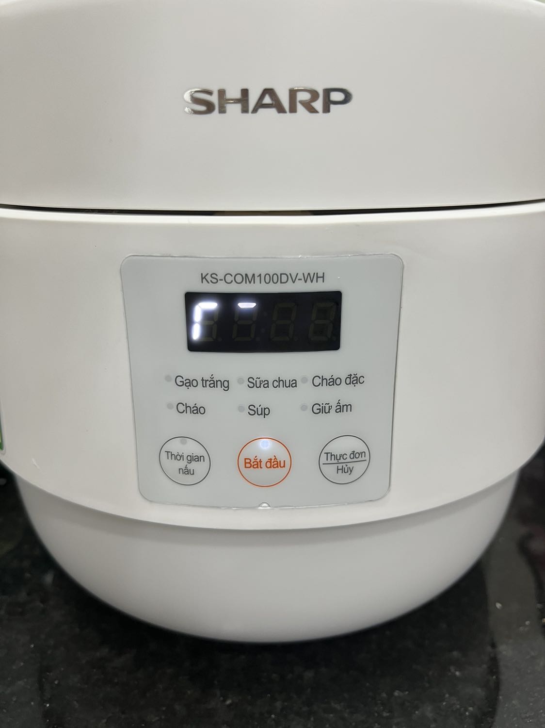 Kiều dáng đẹp. Nhưng có vẻ từ nhựa - các khớp của sản phẩm làm k được chỉnh chu.