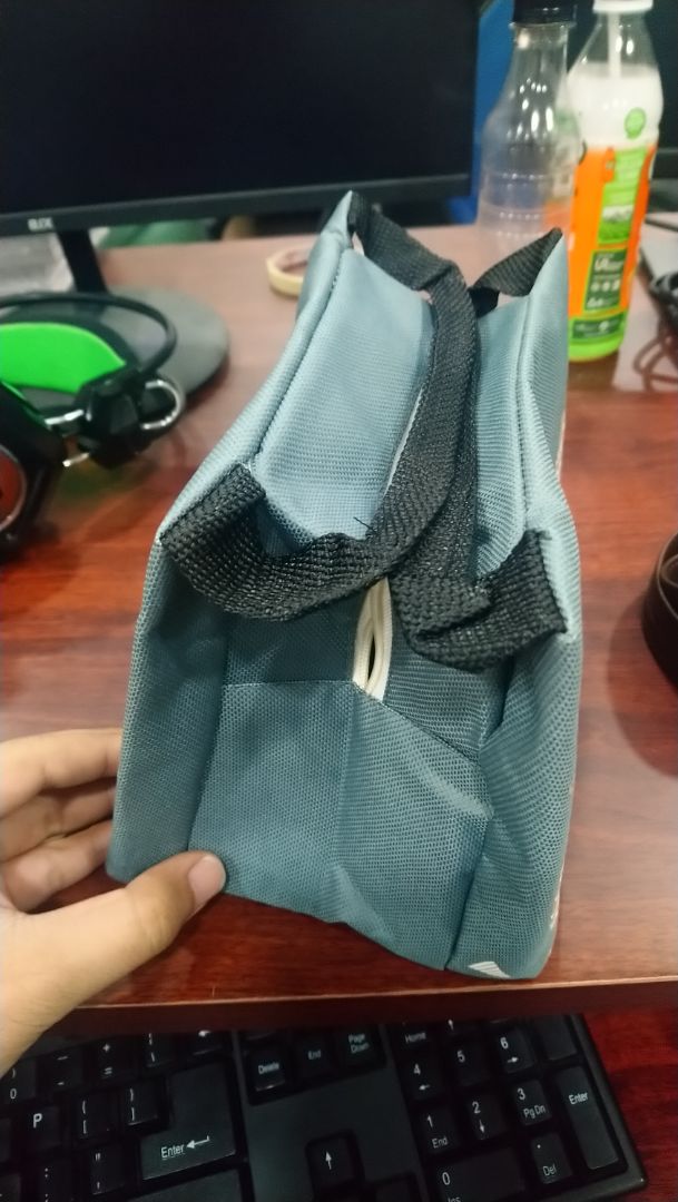 đăng hình một loại giao một loại, túi trong hình là túi gài, sao lại giao túi khóa kéo