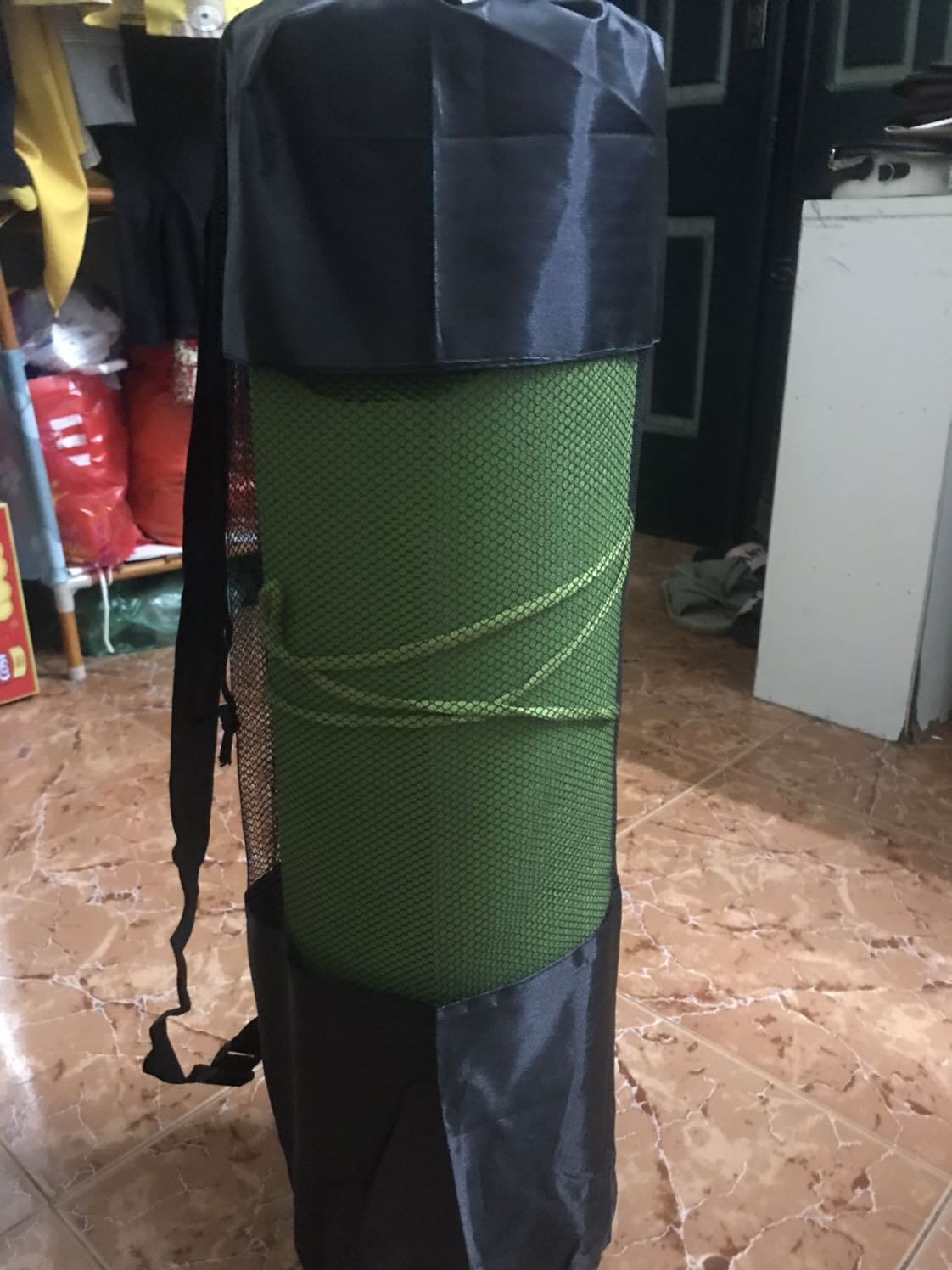 Ship nhanh, mình đặt loại 8mm, thảm êm lắm, hơi mùi cao su chút thôi. Shop còn có thư cảm ơn, name card, hàng công ty nên cảm thấy yên tâm. Cám ơn shop nhé! Mùa dịch tranh thủ tập giảm eo