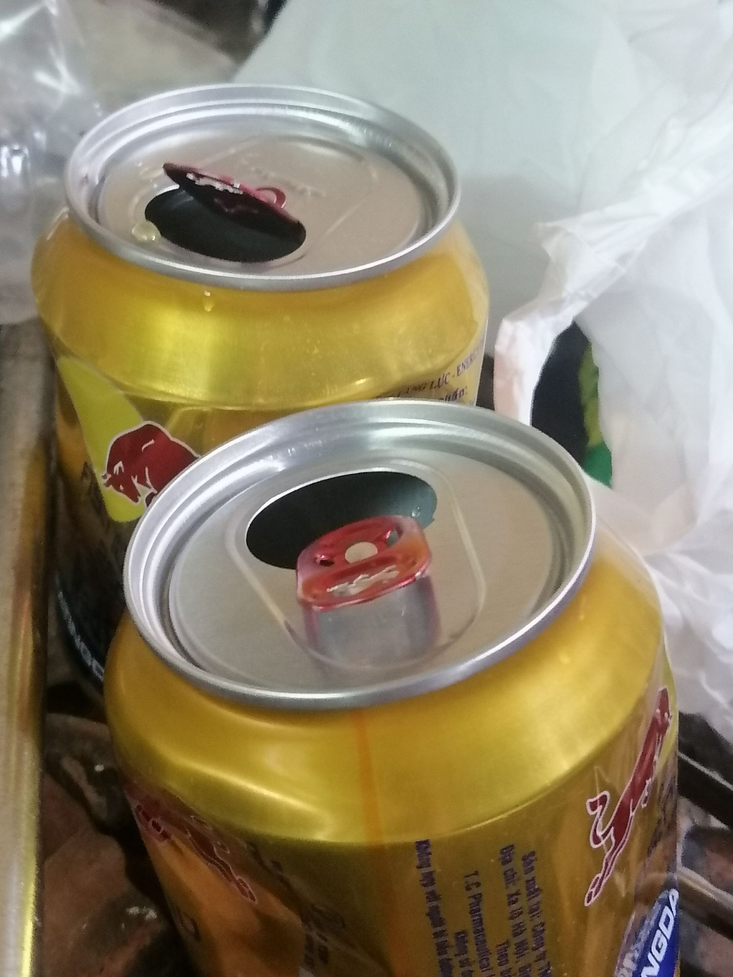 mua thùng nước mất 4 lon,nó không đáng gì nhưng hơi buồn cho việc quản lý làm khách hàng thất vọng