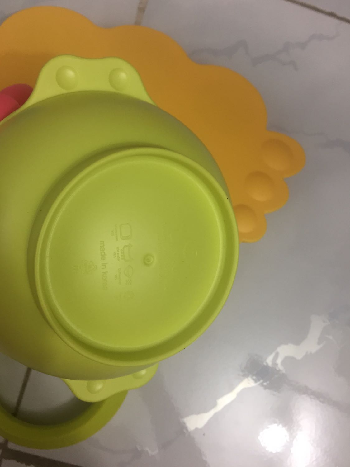 Khay đẹp, cứng cáp, rất ưng khi nhận được hàng, đáng đồng tiền. 
Nếu muốn chọn sản phẩm an toàn cho bé nên mua sản phẩm này nha.