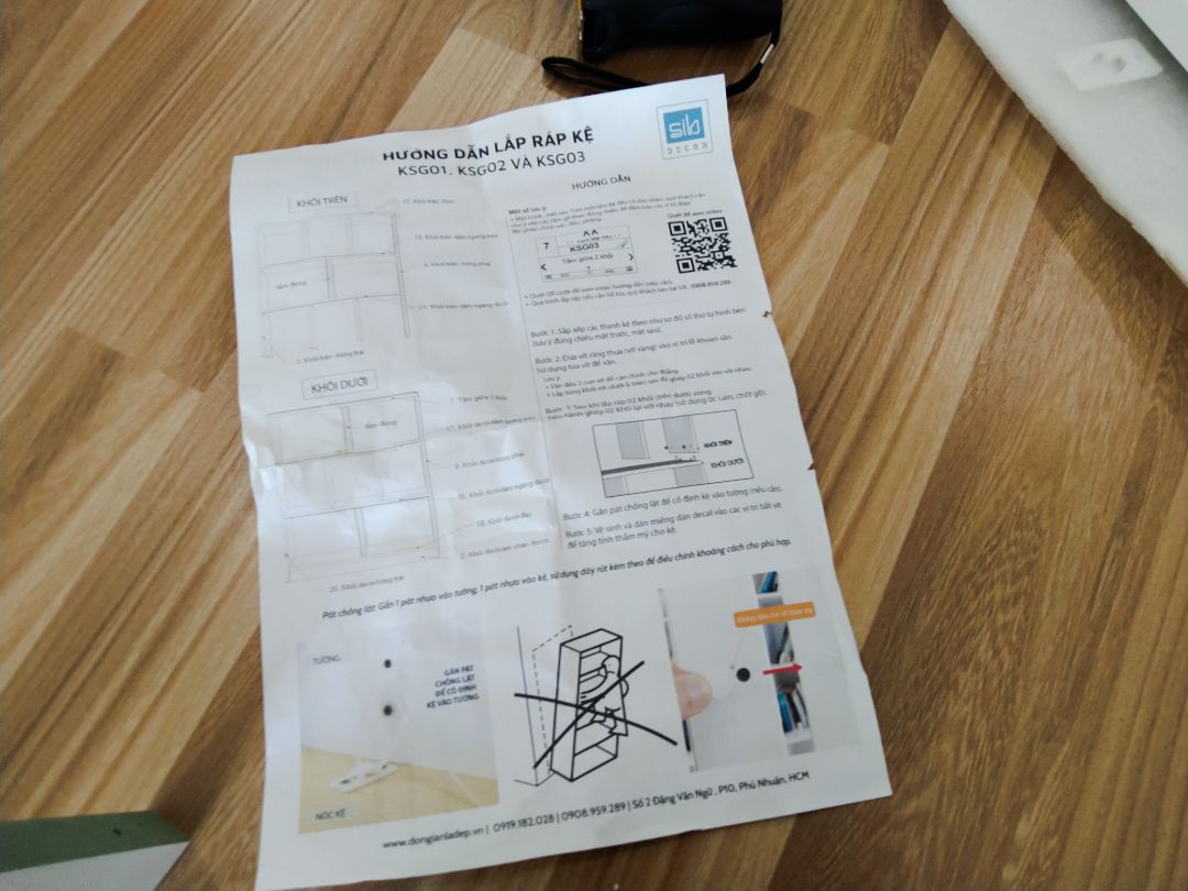 Kệ rất đẹp để được nhiều đồ, có hướng dẫn lắp đặt rõ ràng, lắp khoản 2 tiếng nên cũng khá mất thời gian