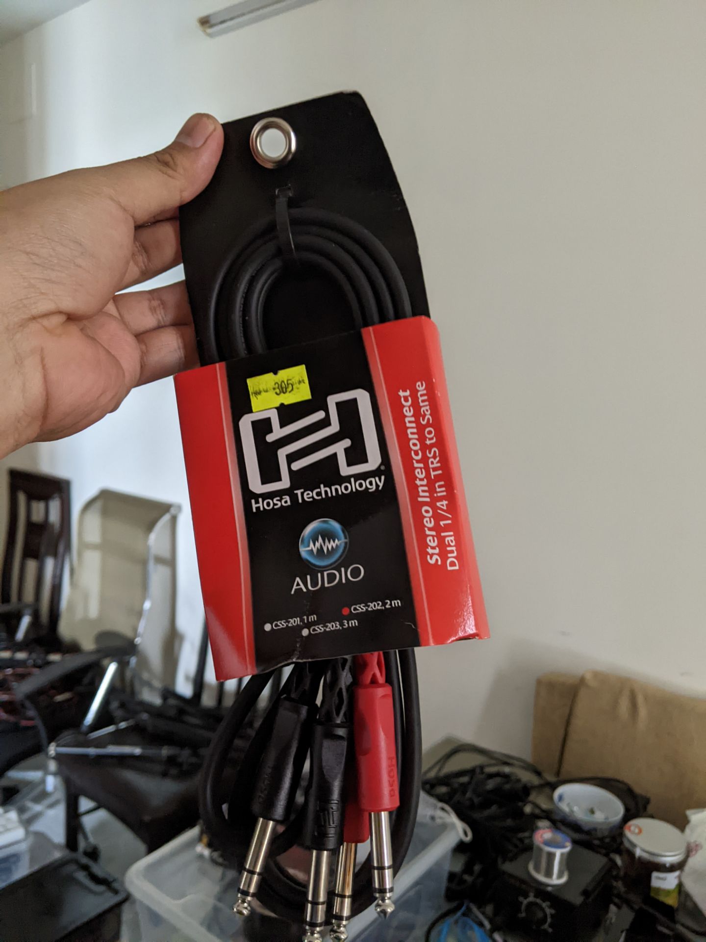 ngoại hình đẹp, dây đi theo cặp nên khá gọn, cắm loa không bị nhiễu như sợi dây nhà đang dùng,