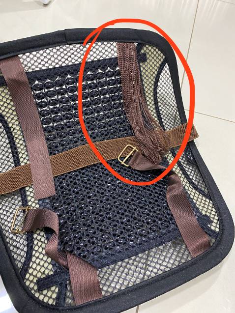 - sản phẩm lỗi ( dây bị tưa)
- sản phẩm không đúng màu ( mua màu nâu, giao màu đen)

cần đổi sản phẩm