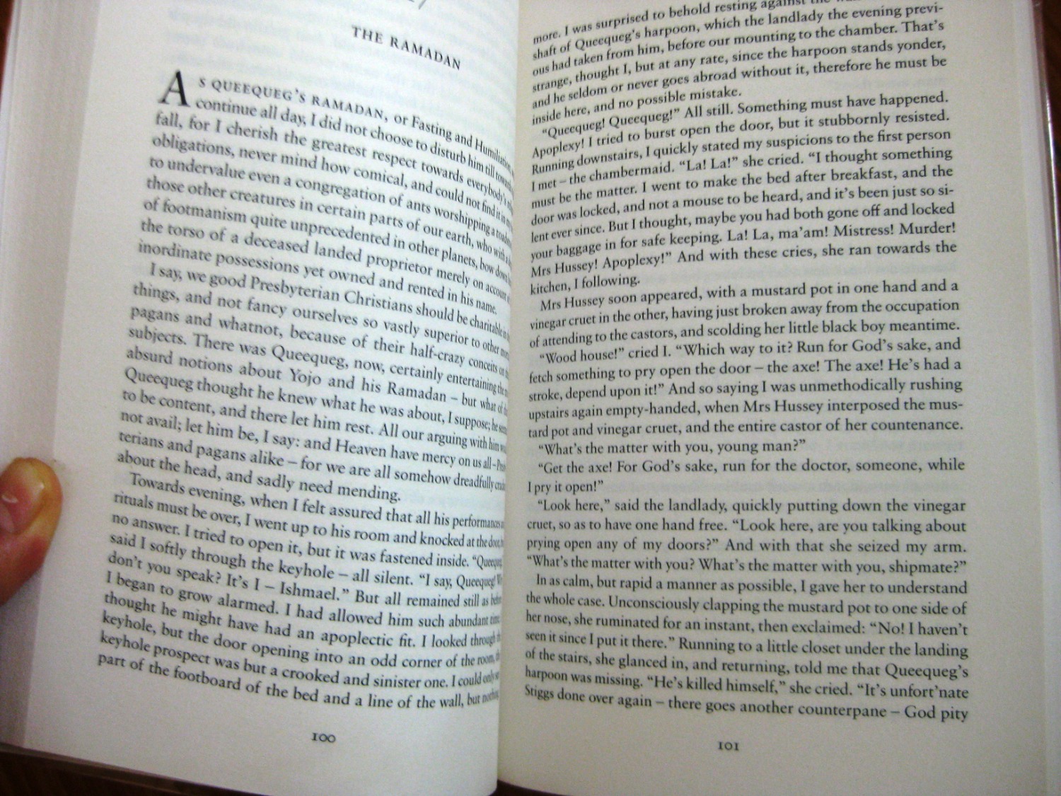 Sách còn mới, không sứt sát gì. Chữ hơi nhỏ, nên đọc nhanh mỏi mắt. Giấy hơi vàng khá dày dặn. Nhìn chung chất lượng khiến mình rất hài lòng.