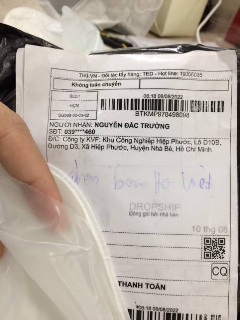 Giao sản phẩm nhưng không kiểm tra, giao sản phẩm bị lỗi.
Đồ đi mưa nhưng lại bị rách nên không dùng được.
Mình đang làm thủ tục trả hàng trên Tiki.
