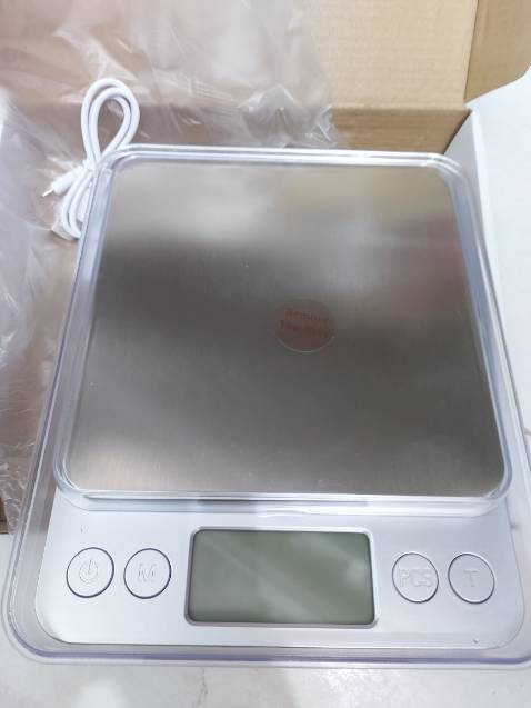 Đã sử dụng cân 3kg, chất lượng tốt nên mua thêm loại 10kg này. Về mẫu mã như hình, rất đẹp. Đèn sáng dễ nhìn số, lại được kèm theo 2 đĩa, rất tiện lợi. Đã sử dụng cân 3kg, chất lượng tốt nên mua thêm loại 10kg này. Về mẫu mã như hình, rất đẹp. Đèn sáng dễ nhìn số, lại được kèm theo 2 đĩa, rất tiện lợi.