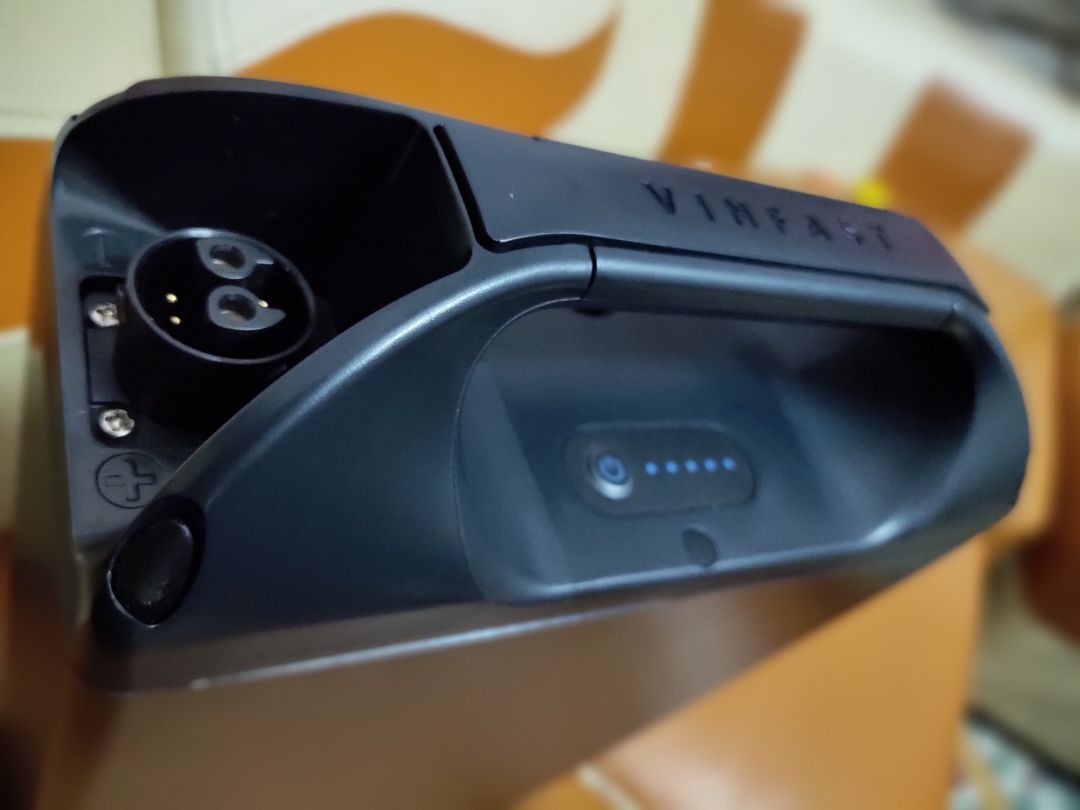 Xe chất lượng tốt. Mua đợt khuyến mại được giá rẻ. Khung sườn, đồ nhựa, pin sạc rất ok. Đèn sáng. Leo dốc khoẻ. Đi được 50-70km một lần sạc. Khuyên mọi người nên mua xe này. Đừng mua xe tàu làm gì phí tiền.