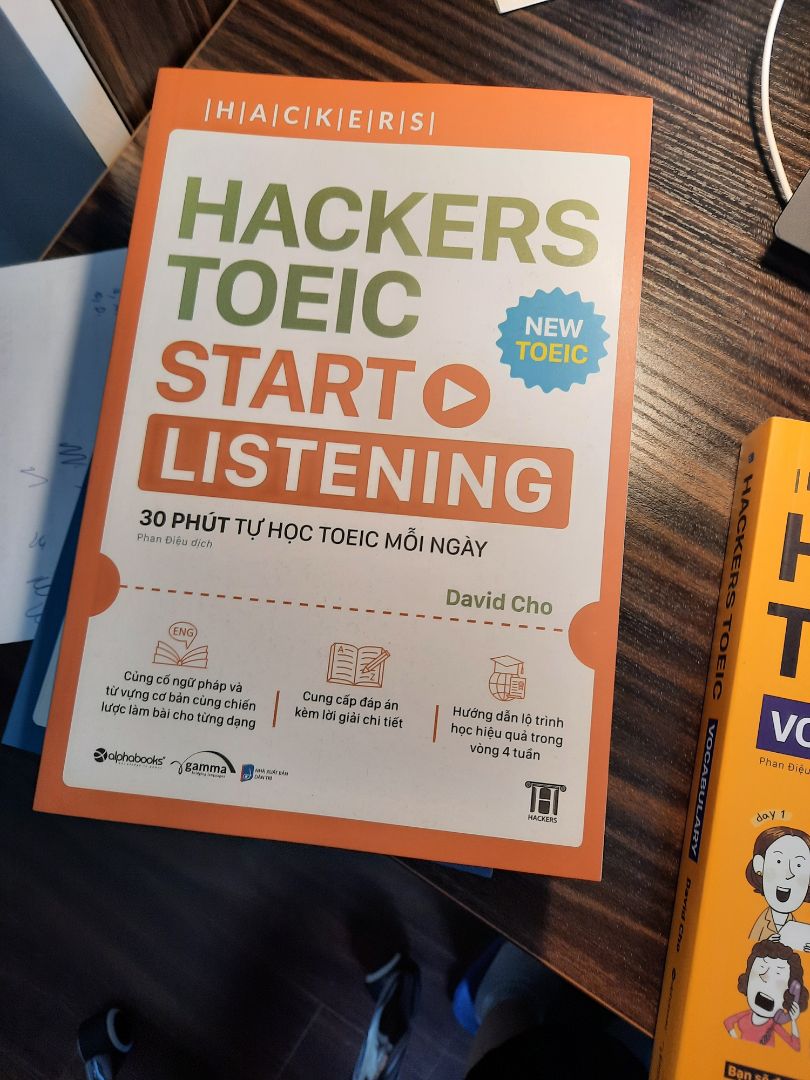 Sách rất dày, chất lượng in rất tốt, đóng gói rất chắc chắn,khi nhận ko bị rách hay có vấn đề gì. Mua combo được tặng kèm thêm bookmark nữa.