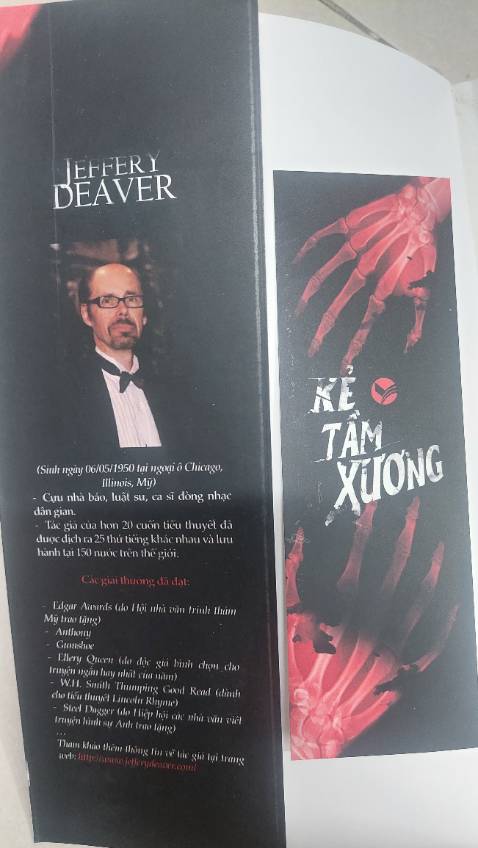 Một tác phẩm trinh thám hình sự với nội dung cuốn hút, ngay sau đó bộ phim điện ảnh chuyển thể với 2 tài tử gạo cội Danzel Washington và Angelina Jolie đã đưa “ Kẻ tầm xương ‘ đến gần hơn với công chúng, và đây có lẽ là một trong số tác phẩm tốt nhất của Jeffery Deaver.
Bản dịch và biên tập Việt ngữ gây chút thất vọng khi chuyển ngữ các danh từ riêng, danh từ  mang tính chuyên môn hay tiếng lóng; nhiều phân đoạn chuyển cảnh không thể hiện rõ ràng