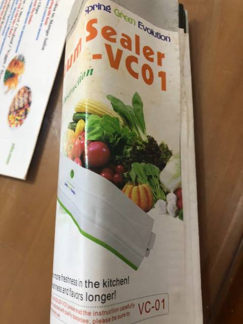 Hàng có nhiều vết trầy xước, có hiện tượng sử dụng rồi. Catalog kỹ thuật không bị móc meo, không có hướn dẫn sử dụng tiếng việt. Không có tem bảo hành dán trên thân máy.