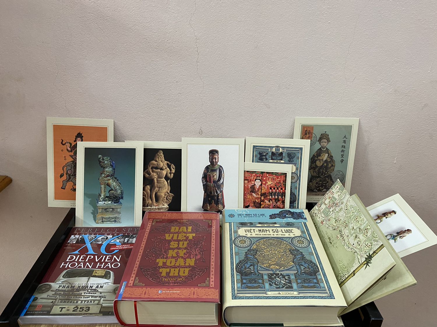 Tiki giao hàng nhanh vừa chiều hôm qua đặt sáng nay đã có hàng, hàng đóng gói cẩn thận, bookmark xịn, sách đẹp. Triệu like cho tiki ❤️❤️❤️ sẽ luôn luôn ủng hộ tiki ???