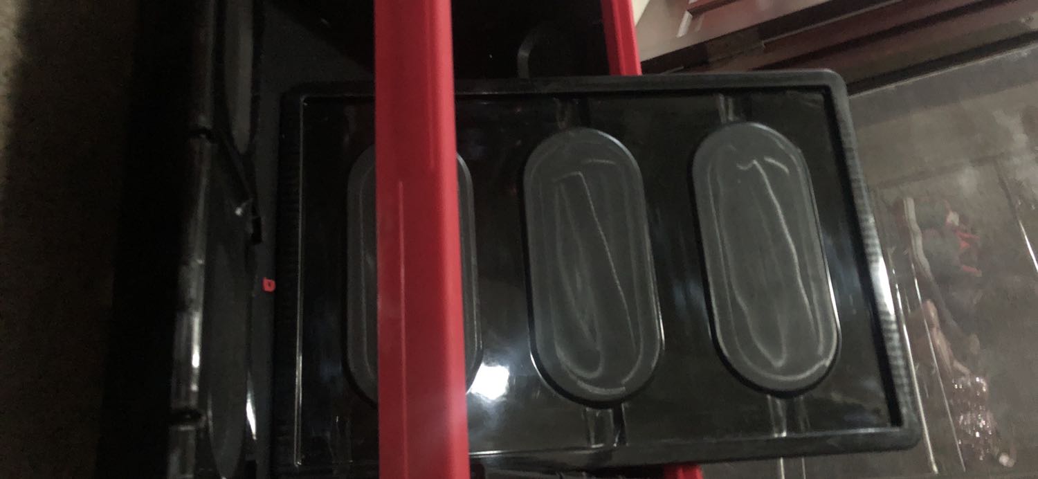 Hàng không đúng chất lượng, không nhãn hiệu, gắn không khớp và bị bể