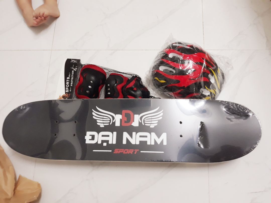 Nhận hàng sau đúng 1 tháng lênh đênh khắp nơi, k biết đơn đi về đâu, nhưng khi nhận đc khá hài lòng, hàng được shop bọc kỹ càng, có cả giấy và màng bọc nilon, gỡ ra k một chút trầy sước, nhận hàng là thử liền, trượt banh nóc, bánh cứng cáp. Để cảm nhận 1 thời gian, sản phẩm phù hợp cho người lớn nhưng con nít vẫn chơi phà phà