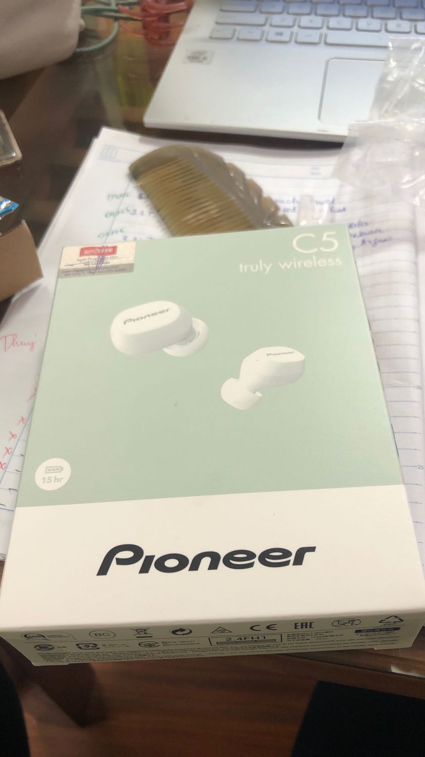 Giao hàng rất nhanh, có 1 tiếng rưỡi. Hàng nguyên đai, nguyên kiện, sạch sẽ. Chất âm thì k phải là người chuyên nghiệp nên k dám bàn tới. Có gì thì sẽ update sau