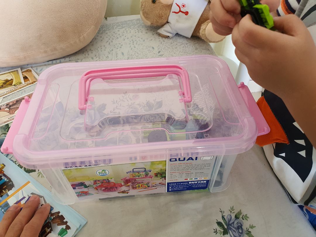 Hộp cứng cáp đẹp ạ