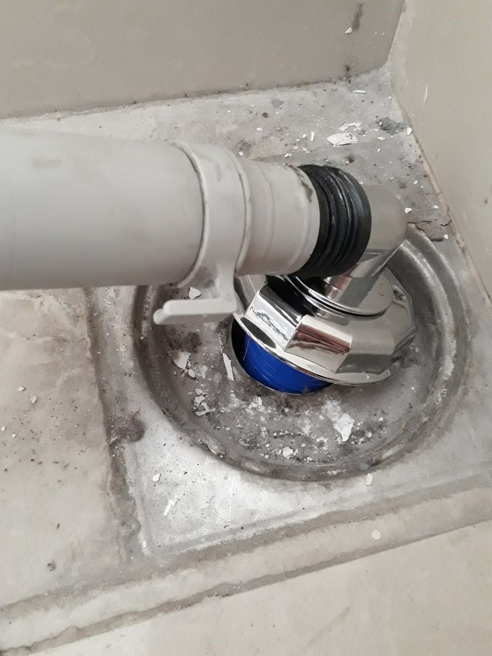 Mình đã lắp và nó ko kín, nên vẫn có mùi hôi. Ko xài được mặc dù đã chụp hình cái lỗ thoát sàn gửi cho shop trước đó.