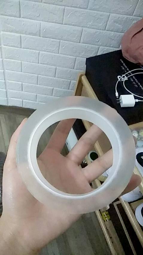 Mình mua để dán ảnh trang trí các thứ thôi, nhìn vậy nhưng dùng cũng đc nhiều lắm, dán mọi thứ rồi mà vẫn chưa hết. Dễ bóc, dính cũng khá chắc mình dán thử trong nhà tắm có nước mà vẫn dính rất chắc nhaa. Giao hàng hơi lâu xíu nhưk mà rất đáng mua à nha