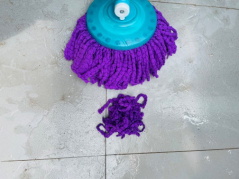 Mới dùng lần đầu mà bông lau bị rơi ra nhiều. Đề nghị đổi cái bông lau khác