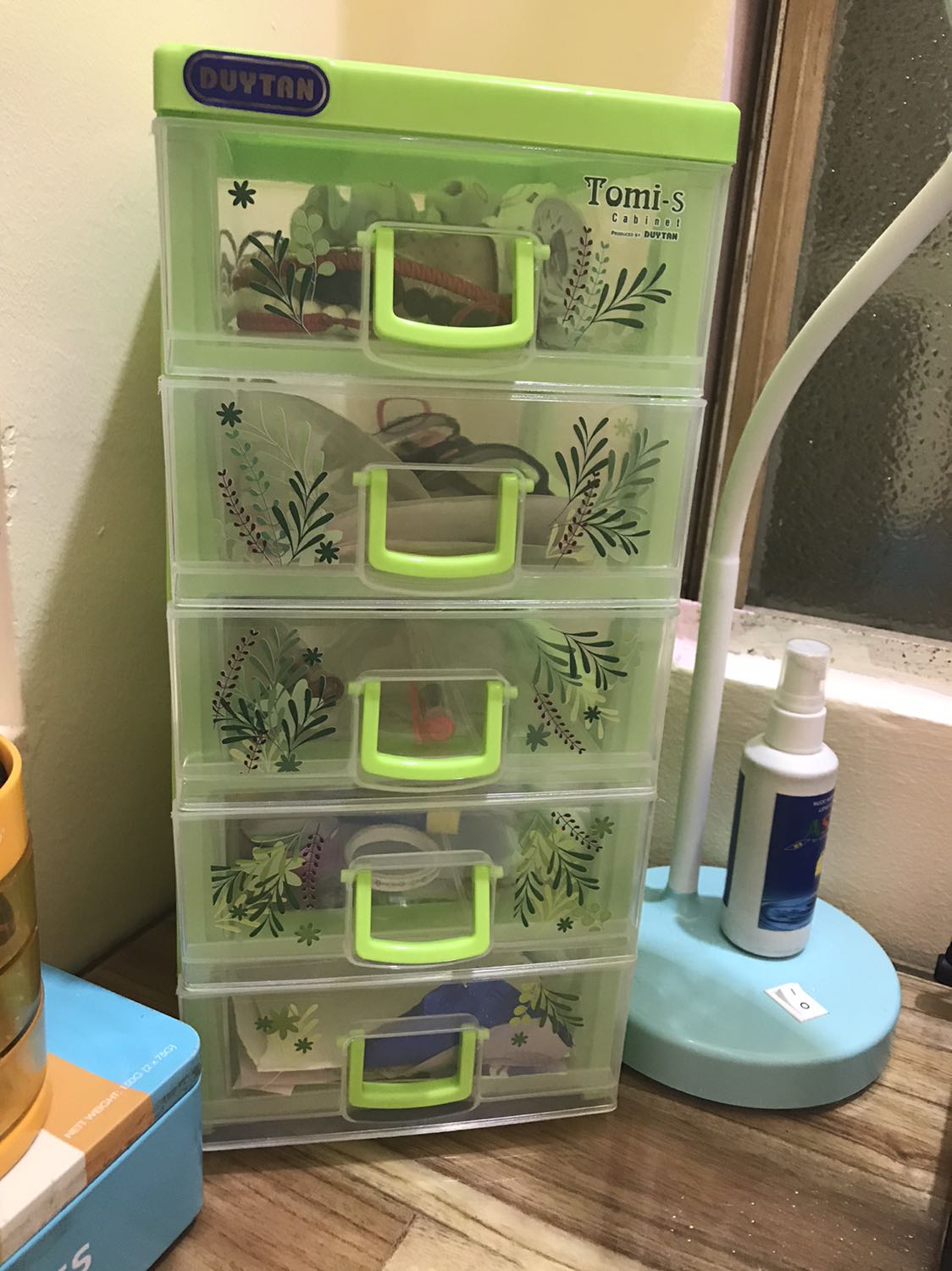 Hàng đóng gói kĩ càng, màu đẹp, nhìn tổng quan khá là OK luôn. Chỉ có điều là cái hộc hơi lỏng. Còn lại là OK hết nha. Mọi người nên mua vì rất hợp với giá tiền. Cảm ơn Shop nha, trước h toàn đặt hàng ở Tiki và chưa lần nào thất vọng❤️rất tin tưởng là đằng khác?