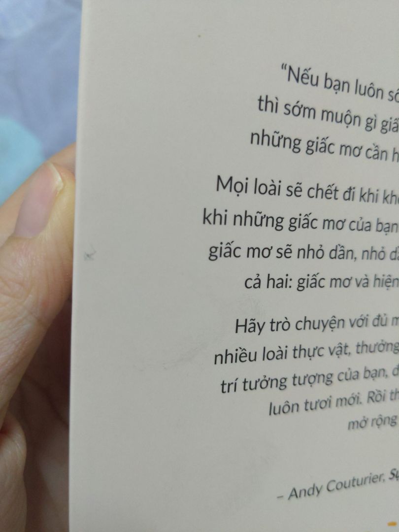 Nhận hàng sớm tuy nhiên vỏ sách bên ngoài cũ và dính vẩy đen rất nhiều, góc sách bị cong và vàng ố. 
Không thể tìm thấy công cụ để yêu cầu đổi/hủy trên app