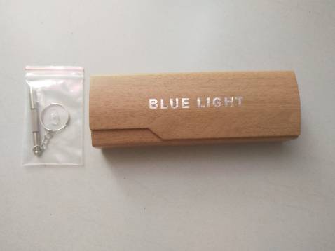 Kính đúng theo yêu cầu đơn hàng, nhìn chắc chắn và hoàn thiện tốt