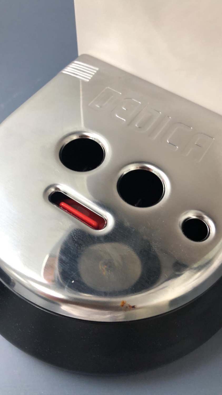 sản phẩm đặt mua bị rỉ sét và không chất lượng. Yêu cầu Tiki hoàn tiền sản phẩm.