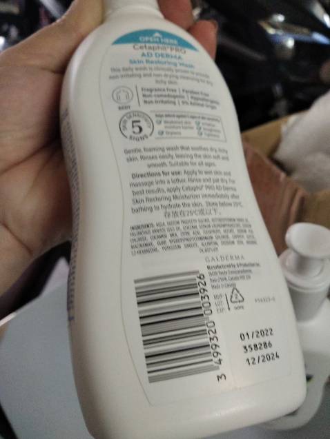 Sản phẩm đúng mô tả, date xã. Shop trả lời khá chậm. Sản phẩm không có niêm phong nhưng hi vọng là sản phẩm chính hãng do mưa từ gian hàng chính thức của cetafil