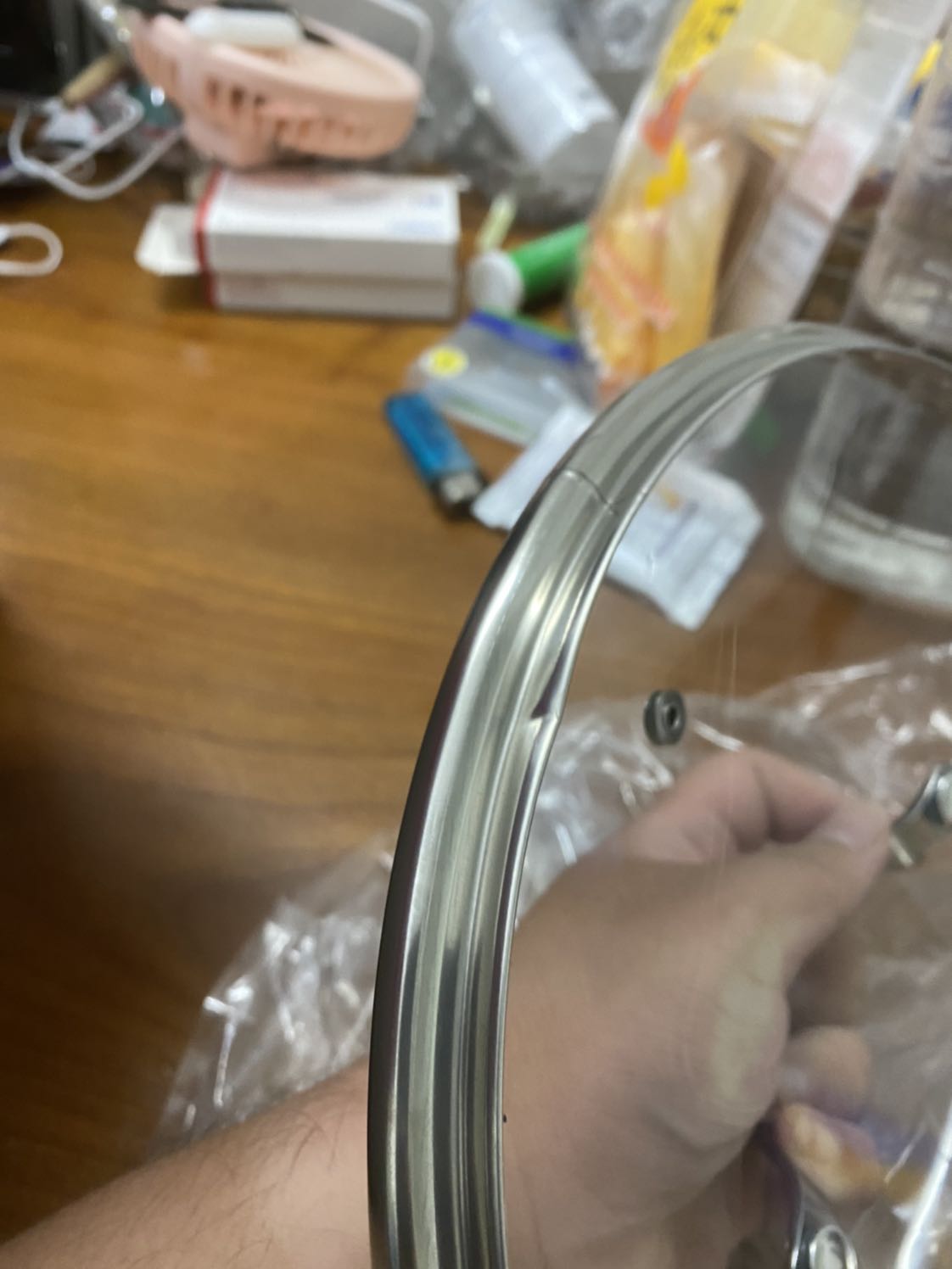 Có 1 nắp bị móp méo, chỗ cán chảo bị lỗi. Đề nghị Tiki hỗ trợ đổi lại 2 món này cho mình. Các món còn lại tốt.

Ngoài ra TikiNow rất chậm trễ, mình đặt giao ngày 13/12, mà đến 16/12 mới giao !