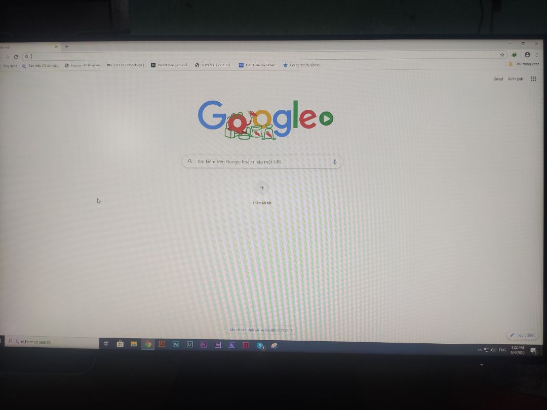 Mình mua hàng dùng được hơn 1 tháng, trong quá trình dùng ko có bất cứ tác động nào. Nhưng đến hôm nay tự dưng hai góc dưới mang hình bị hở sáng mạnh, trên màng hình xuất hiện nhiều dấu chấm đen như hình. Chẳng lẽ hàng Tiki chất lượng chỉ đến thế thôi sao, thật thất vọng.