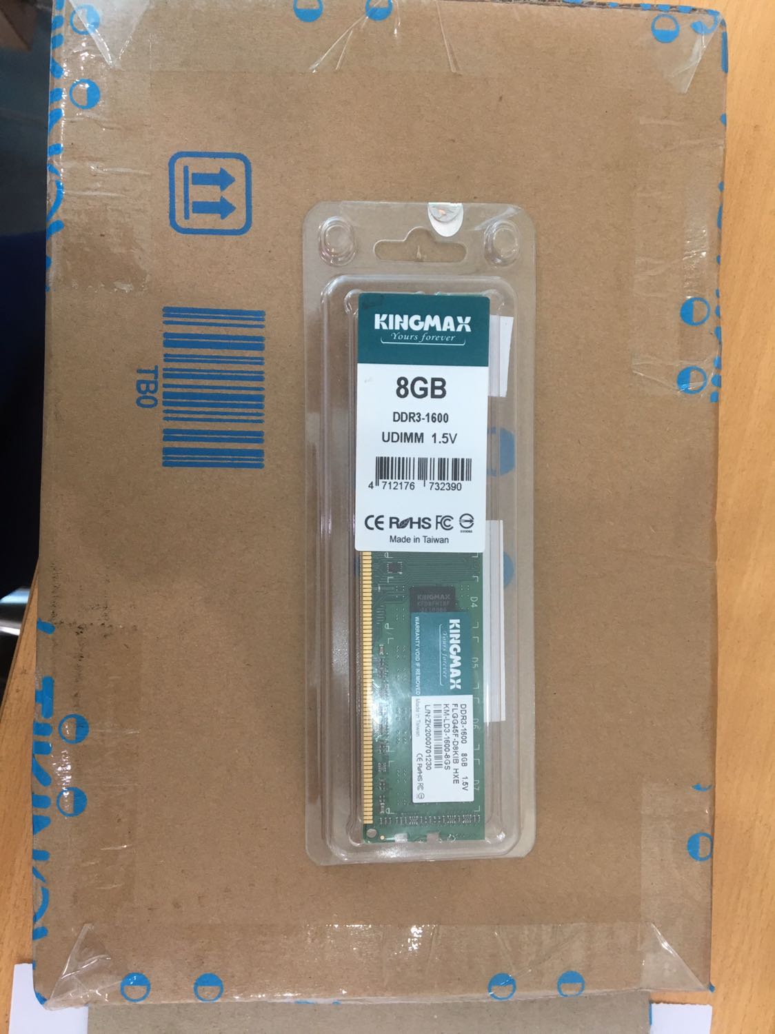 Ram chuẩn, giá tốt, giao hàng nhanh (Đặt hàng chiều hôm trước sang hôm sau đã nhận được hàng rồi - bất ngờ luôn) Hàng đóng gói cẩn thận, tem chính hãng + bảo hành đầy đủ