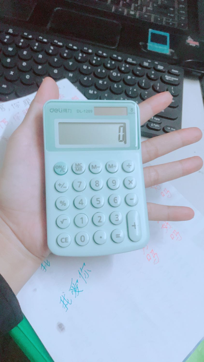 Nó nhỏ hơn so với tưởng tượng của tớ . Nhưng đổi lại nhỏ và có võ phím ấn khá nhậy . Màn hình rõ nét . Duyệt