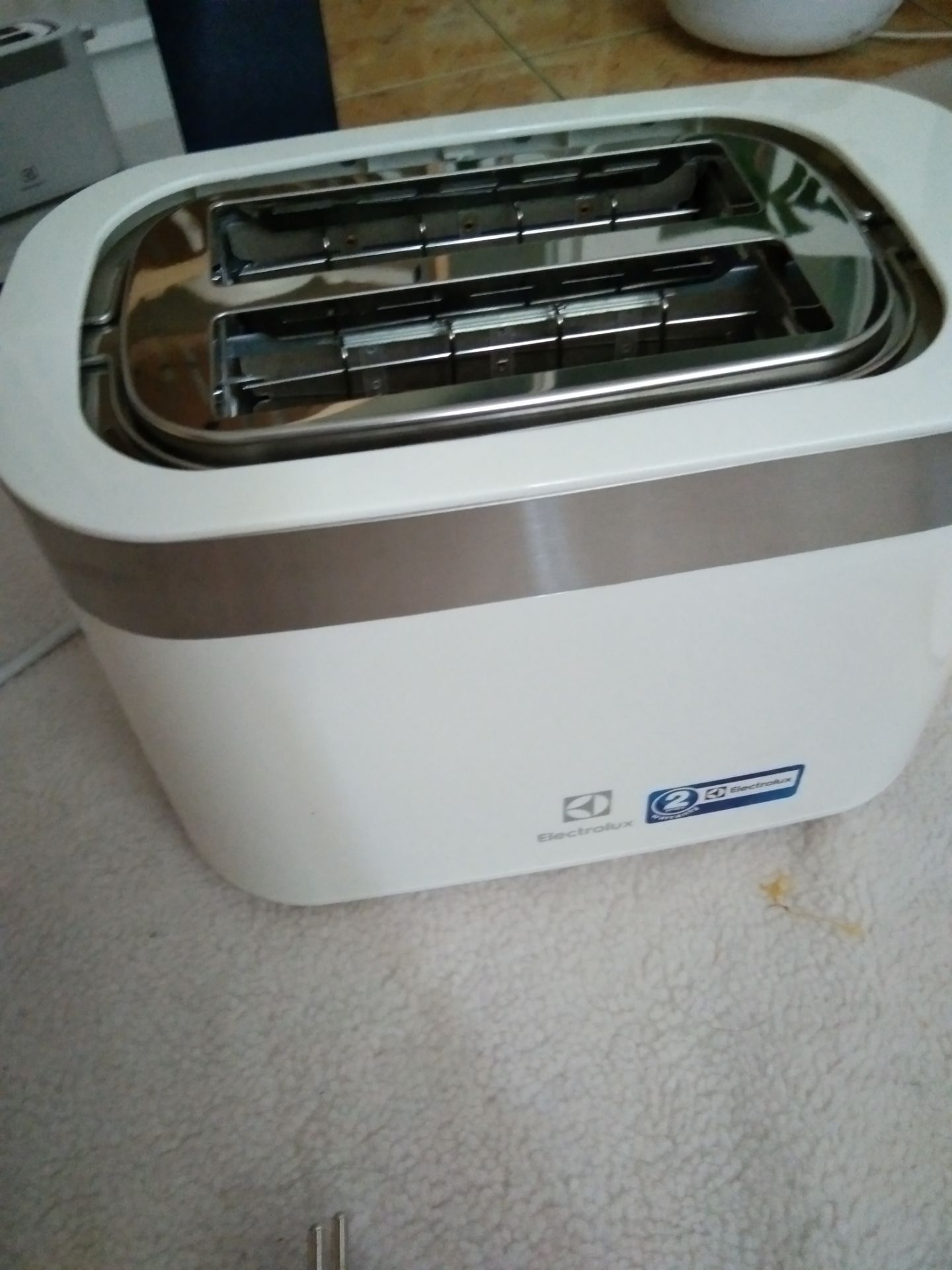 Máy to hơn mình nghĩ nhưng rất đẹp và xịn xò. Quá hời khi mua được với mức giá sale. Để bánh vừa giòn tới mà không bị cháy xém màu nâu thì nên chỉnh ở mức 2 , bánh khô vừa và độ giòn vừa phải. Giao hàng nhanh chóng.