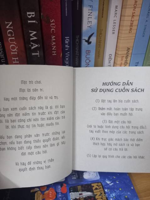 Quyển sách nhỏ, gọn như cuốn sổ tay nhỏ, rất dễ thương. Mỗi trang sách là 1 thông điệp mang năng lượng chữa lành. Với những ai thích trò chơi tâm linh thì quyển sách này là 1 người bạn phù hợp và rất thú vị. Đặc biệt là quyển sách nhỏ nhỏ xinh xinh nayg rất đáng yêu