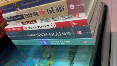 Shop đóng gói cẩn thận và giao nhanh. Sách chính hãng, giá tốt. Sẽ tiếp tục ủng hộ shop ah.