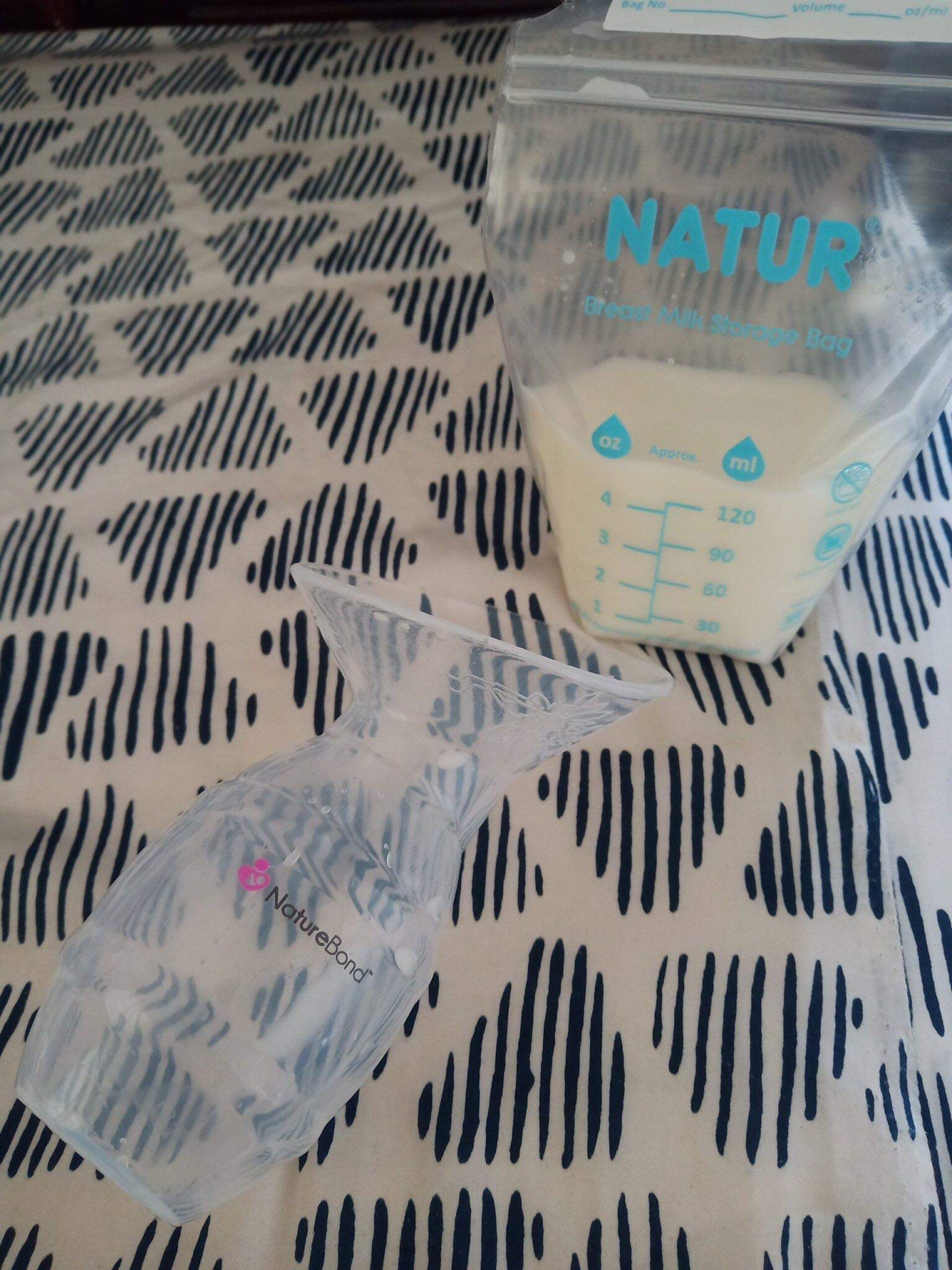 Hộp như hộp ip. Được đập hộp IPhone phễu, haha. Mình hứng 2 bên luôn là 140ml. Cốc dính chặt không bị rớt. Bình thường cho bú một bên, hút một bên thì cũng được 90 mỗi bên. Giá có cao hơn nhưng phải dùng mới biết nó tốt thế nào. Chất lượng đâu so sánh được khi chưa dùng. Đáng tiền lắm luôn.