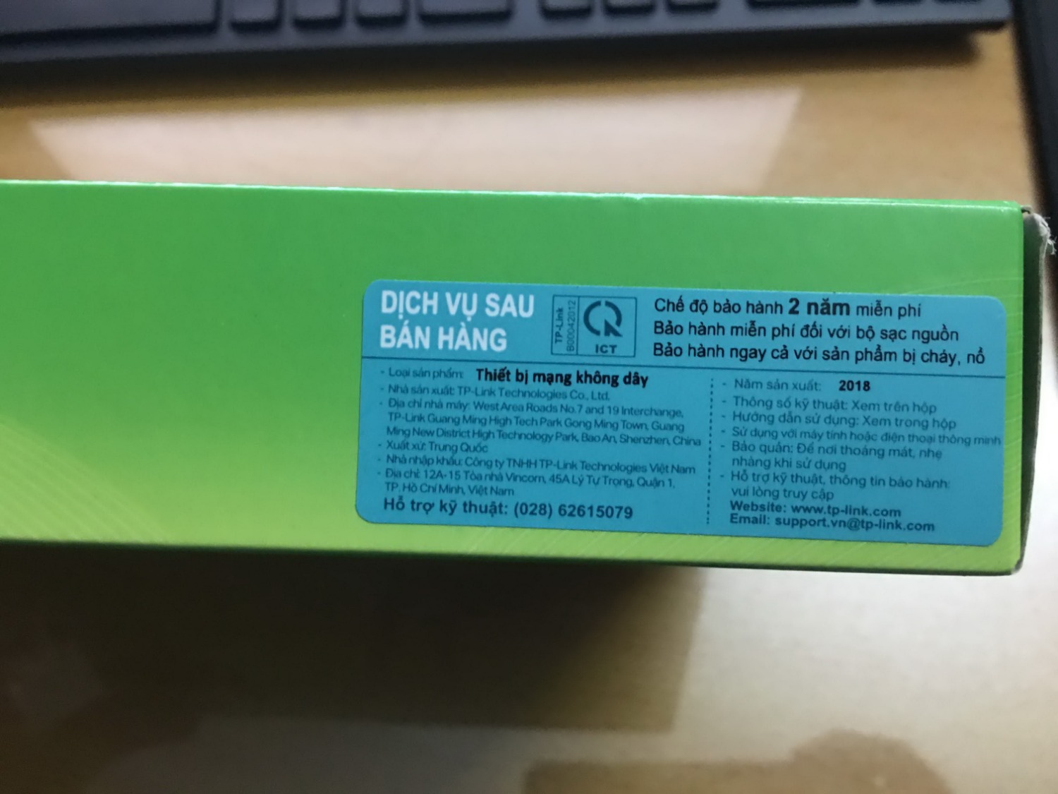 Hàng của TP-Link lúc nào cũng rất tuyệt, sản phẩm này thiết kế đẹp, tản nhiệt to và rất chắc chắn, 2 anten rời dễ dàng xoay mọi góc độ cho phù hợp. Còn có thêm 1 thanh dùng để gắn vào các loại thùng máy nhỏ gọn dạng HTPC (rất tâm lý).
Mạng nhà mình 70MBps nhưng cục thu wifi cũ TP-Link TL-WN822N chuẩn N tốc độ 300MBps không thể nào lên full tốc độ được, gắn card Archer T6E vào lập tức đạt full tốc độ. 
Tuy nhiên có 1 điểm trừ nho nhỏ là TP-Link và Tiki không nói rõ chip Broadcom của card chỉ tương thích với sóng 5GHz thuộc channel Hàng của TP-Link lúc nào cũng rất tuyệt, sản phẩm này thiết kế đẹp, tản nhiệt to và rất chắc chắn, 2 anten rời dễ dàng xoay mọi góc độ cho phù hợp. Còn có thêm 1 thanh dùng để gắn vào các loại thùng máy nhỏ gọn dạng HTPC (rất tâm lý).
Mạng nhà mình 70MBps nhưng cục thu wifi cũ TP-Link TL-WN822N chuẩn N tốc độ 300MBps không thể nào lên full tốc độ được, gắn card Archer T6E vào lập tức đạt full tốc độ. 
Tuy nhiên có 1 điểm trừ nho nhỏ là TP-Link và Tiki không nói rõ chip Broadcom của card chỉ tương thích với sóng 5GHz thuộc channel