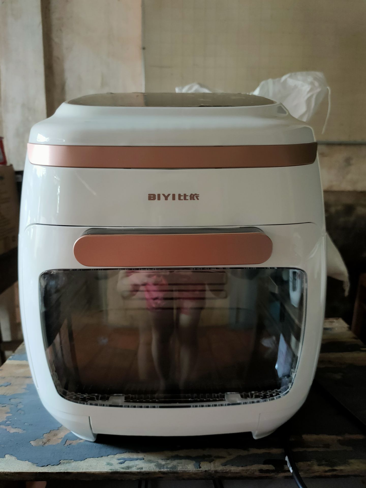 Xịn xò và xinh lắm nha, mặc dù sách hướng dẫn toàn tiếng trung nhưng nhìn vào dễ sử dụng lắm k có rắc rối! Được tặng nhiều phụ kiện nữa!
Mặc dù nhìn trên ảnh lò có vẻ rất nhỏ nhưng thực tế vừa vặn lắm nha!