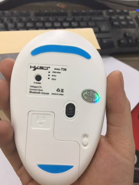 chuột xịn xò lắm ạ, 3 chế độ bluetooth luôn, thiết kế lạ, đẹp, bác nào tay hơi to thì có thể sẽ hơi lọt tay chút, nhưng với m thì quá ok ạ, dùng mượt, kết nối bluetooth  3 chế độ và vẫn có chân usb kết nối bình thường, nói chung rất xứng đáng với số tiền bỏ ra